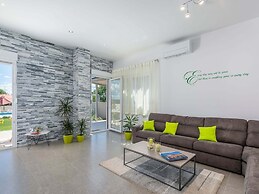 Villa in Novigrad With Private Pool