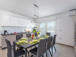 Villa in Novigrad With Private Pool