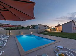 Villa in Novigrad With Private Pool