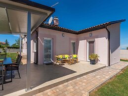 Villa in Novigrad With Private Pool