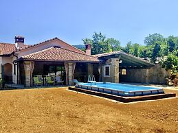 Large Apartment in Hrastovlje With Private Swimming Pool