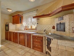 Large Apartment in Hrastovlje With Private Swimming Pool