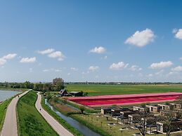 Comfy Lodge with Microwave near Markermeer