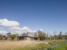 Comfy Lodge with Microwave near Markermeer