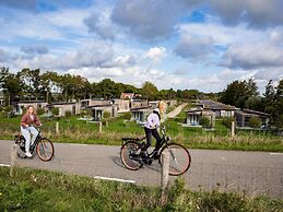 Comfy Lodge with Microwave near Markermeer