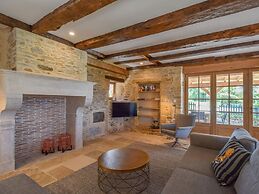 Hilltop Cottage With Pool
