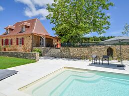 Hilltop Cottage With Pool