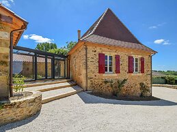 Hilltop Cottage With Pool