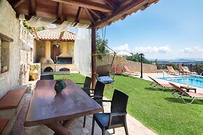 Villa in Tavronitis With Pool & Stunning Views