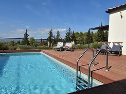 Villa With Pool & Views