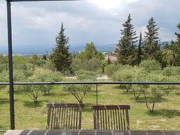 Villa With Pool & Views