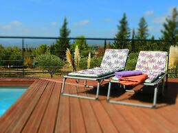 Villa With Pool & Views