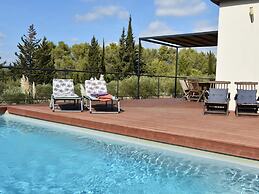 Villa With Pool & Views