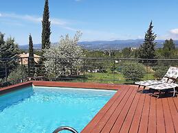 Villa With Pool & Views