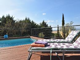 Villa With Pool & Views