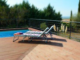 Villa With Pool & Views