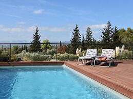 Villa With Pool & Views