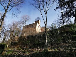 Charming Castle Stay, Robella