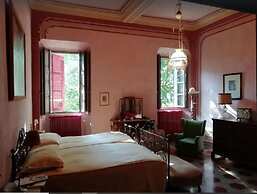 Charming Castle Stay, Robella