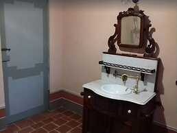 Charming Castle Stay, Robella