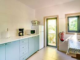 Cottage With Shared Pool