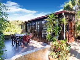 Cottage With Shared Pool