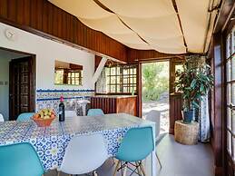 Cottage With Shared Pool