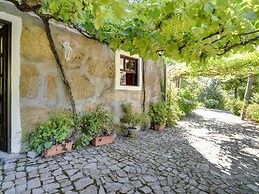 Cottage With Shared Pool