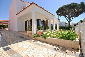 Spacious Villa With Private Pool