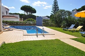 Villa in Vilamoura With Private Pool