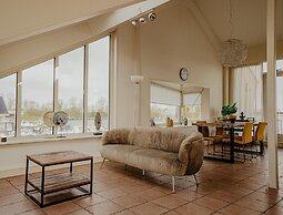 Penthouse With Lake Views