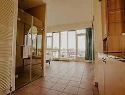 Penthouse With Lake Views