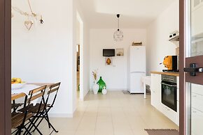 Marie Maison Salinola