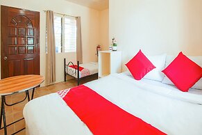 J5 Guest House & Restobar