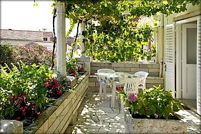 Immaculate 4-bed House in Lumbarda
