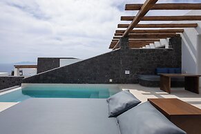 Brilliance Suites - Adults Only