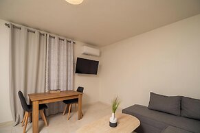 Rhoe Seaside Apartments