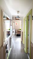 2 bedroom Central Flat with Parking