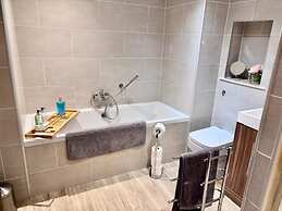 Stunning Spacious Apartment on River Ness
