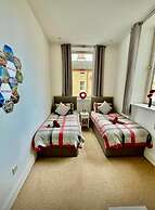 Stunning Spacious Apartment on River Ness