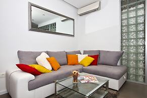 Luxury apt With Roofed Patio Near Beach & Center