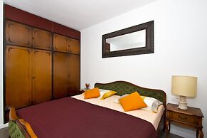 Luxury apt With Roofed Patio Near Beach & Center