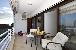Comfort Apt.w.balcony Near Beach,marjan and Center