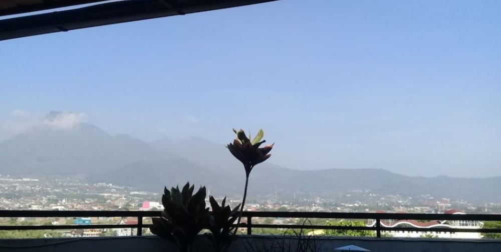 Halona Guest House