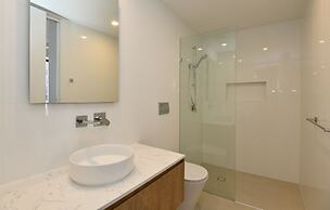 X Kirra Apartments