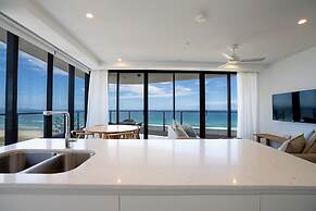 X Kirra Apartments