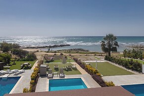 Villa Suri, Luxury Seafront Villa