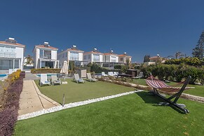 Villa Suri, Luxury Seafront Villa