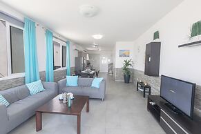Villa Suri, Luxury Seafront Villa