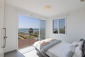 Villa Suri, Luxury Seafront Villa